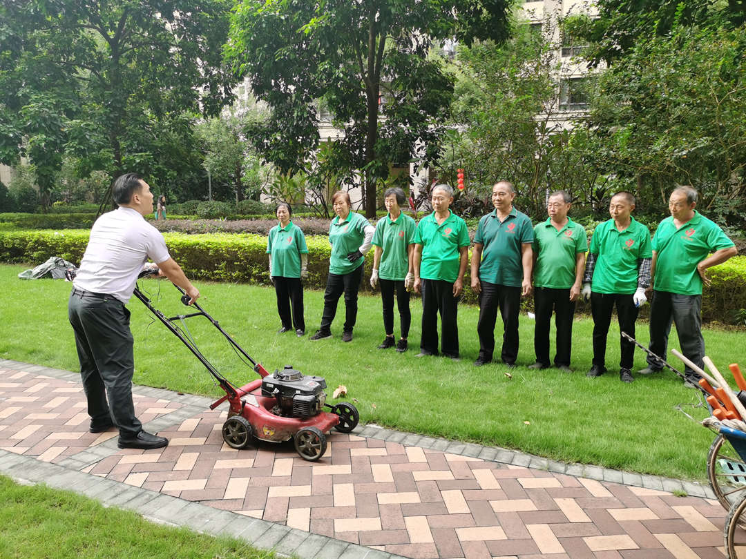 怡軒園林綠化公司對綠化養護工人進行上崗前的培訓