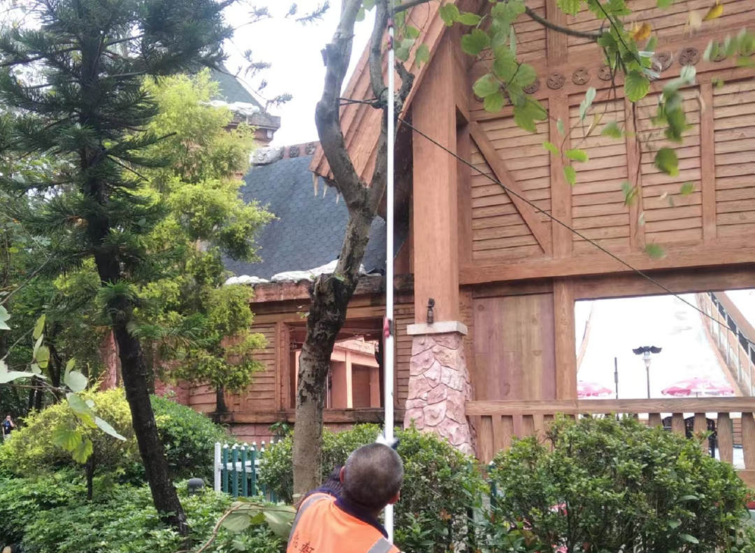 美的鷺湖森林度假區綠化養護修剪